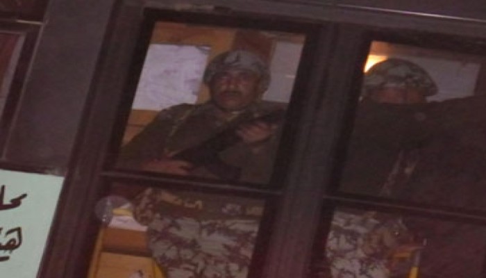 الجيش يحرس فرز صناديق الاقتراع بإستاد العريش