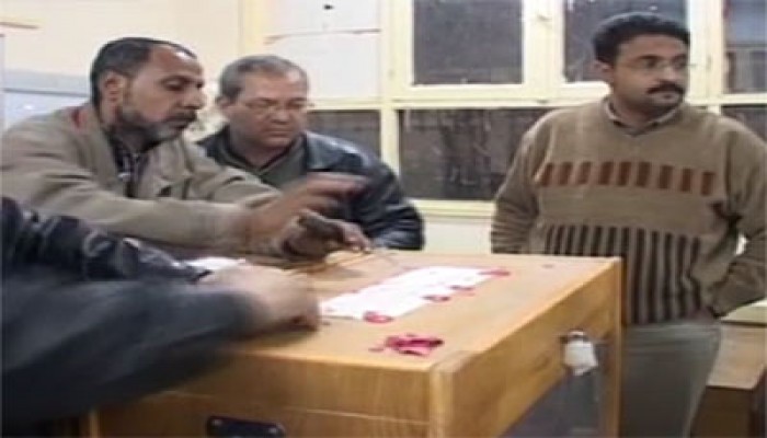 نقل صناديق الاقتراع إلى لجان الفرز  في المنيا