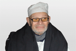 قاضٍ يمكن مسنًّا من التصويت داخل سيارته