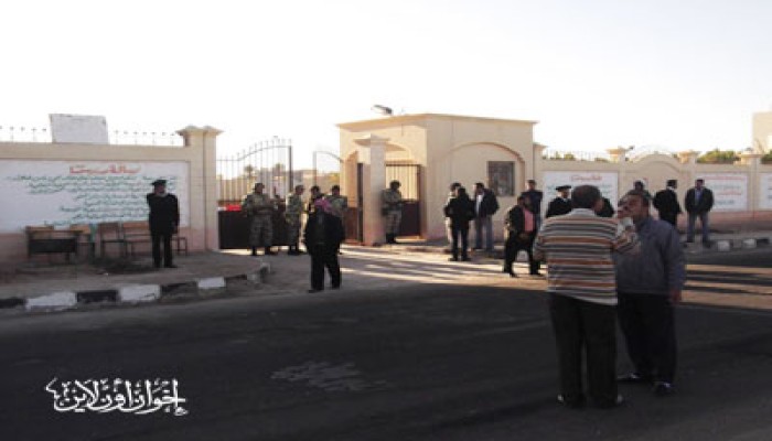 عروض عسكرية أمام لجان الاقتراع بشمال سيناء