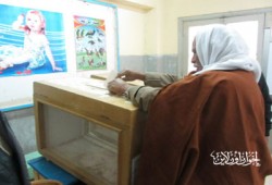 توزيع عبوات بسكويت لانتخاب مرشح الفلول بالوادي الجديد!