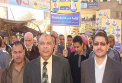 المنيا.. مسيرة انتخابية حاشدة للكتاتني في مدينة مطاي