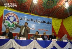 10 آلاف في مؤتمر "الحرية والعدالة" بالمنصورة