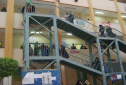 زحام قبل موعد غلق لجان التصويت في الإعادة