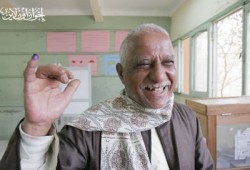 قاضٍ يتعنت ضد مندوبي المرشحين بالشيخ زايد