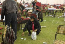 شباب "الحرية والعدالة" ينظفون مقر الفرز بالسويس