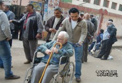 "المعاقون" بالمرحلة الثانية للانتخابات.. دروس في الإصرار