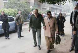 ناخب مسن: "الله لا يعود أيام المخلوع"