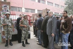 الجيش يطرد مرشحًا "مشاغب" من لجنة بالجيزة