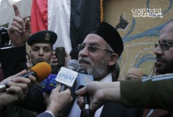 المرشد العام عقب إدلائه بصوته: الانتخابات عرس الديمقراطية