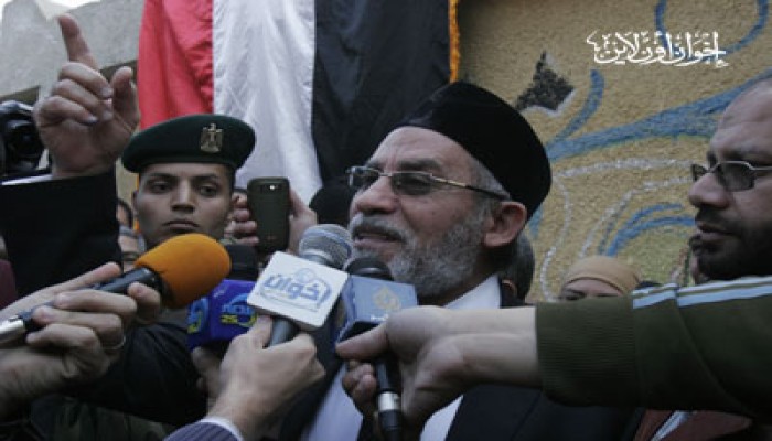 المرشد العام عقب إدلائه بصوته: الانتخابات عرس الديمقراطية