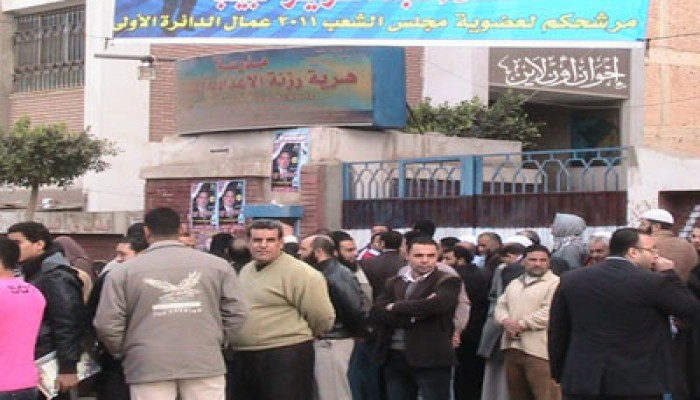 احتجاز أحد أعضاء حزب "النور" بسبب الدعاية أمام اللجان