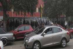 اختناق مروري بالعجوزة واللجان الشعبية تنظم "المرور"