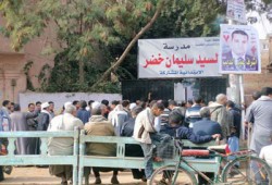 القبض على سيارة تحمل دعاية "ملفقة" لـ"الحرية والعدالة"