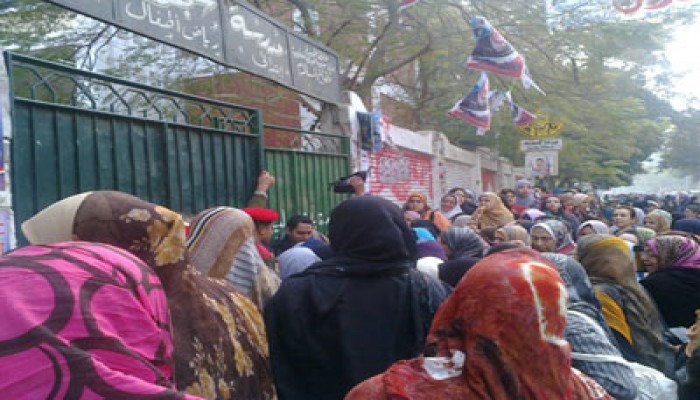 وقف مؤقت للتصويت بـ"أم المصريين" بسبب تدافع الناخبين