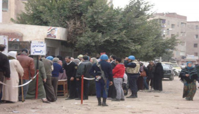 اللجان الشعبية تنظم طوابير الناخبين بكرداسة