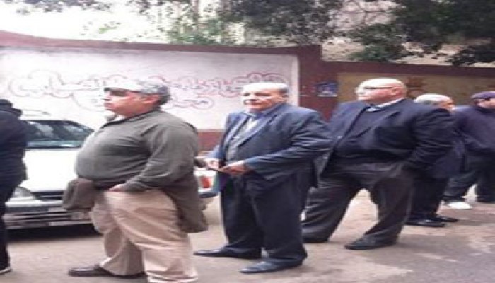 البشري يلتزم الصفوف وسط حشود الناخبين بالجيزة