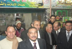 الأهالي يستقبلون مرشحي "الحرية والعدالة" بالقليوبية