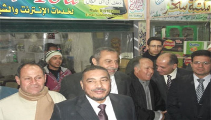 الأهالي يستقبلون مرشحي "الحرية والعدالة" بالقليوبية