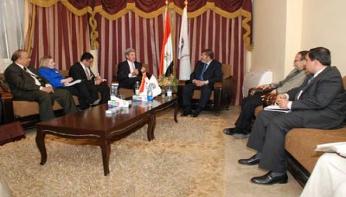 اهتمام إعلامي بزيارة "كيري" و"باتيرسون" لـ"الحرية والعدالة"