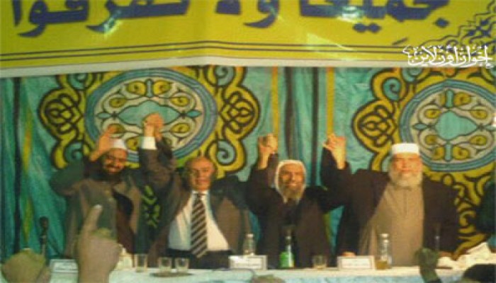 مرشح "سلفي" يتنازل لعمرو دراج في مؤتمر بإمبابة