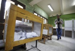 مندوبو الحرية والعدالة يتوسطون لحل أزمة موظفي اللجان