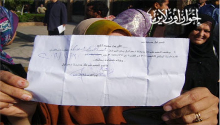 موظفو لجان مدينة نصر يقطعون الطريق احتجاجًا على استبعادهم