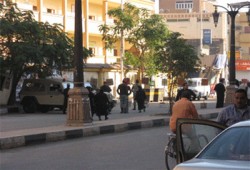 الثأر يغلق 6 لجان انتخابية بالأقصر