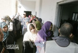 بداية هادئة للانتخابات بالقاهرة والنساء يواصلن تصدر المشهد