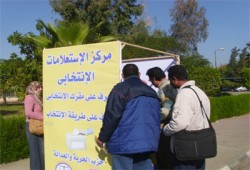 طلاب "الحرية والعدالة" ينشرون الوعي الانتخابي بالجامعة