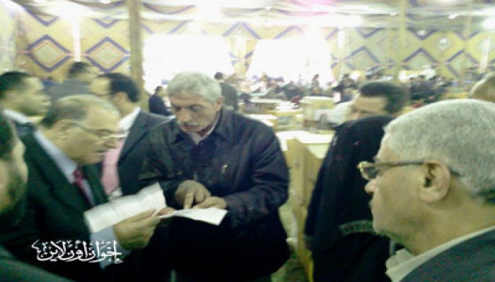 رئيس لجنة الانتخابات يشرف على فرز الدائرة الأولى بالقاهرة
