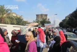 إبداعات المصريين في الطوابير.. عودة روح التحرير