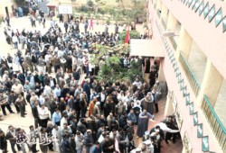إغماءات بسبب الزحام الشديد أمام لجان حلوان