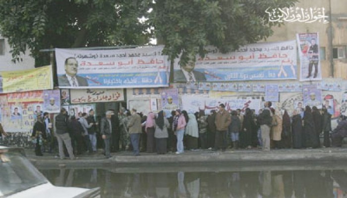 ازدحام أمام مقار اللجان بـ"جاردن سيتي" رغم الأمطار