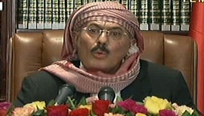 صالح يتعهَّد بالتنحِّي في غضون 3 أشهر