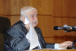 المعلم على خطى القذافي: سيناريو ليبيا لن يتكرر بسوريا