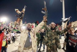 "الانتقالي" يعلن دفن جثة القذافي في مكان سري بالصحراء