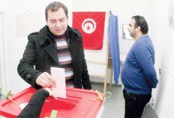 "الوول ستريت جورنال": انتخابات تونس اختبار للديمقراطية