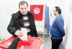 "الوول ستريت جورنال": انتخابات تونس اختبار للديمقراطية