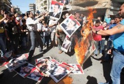 ابتهاج سوري لسقوط القذافي.. وتواصل الانشقاقات ضد الأسد