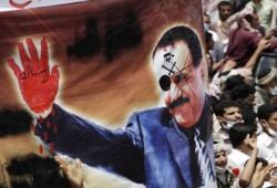 ثوار اليمن يتهمون المجتمع الدولي بدعم الديكتاتور