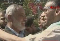 هنية يستقبل أسرى غزة وعباس ودويك بالضفة