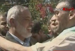 هنية يستقبل أسرى غزة وعباس ودويك بالضفة