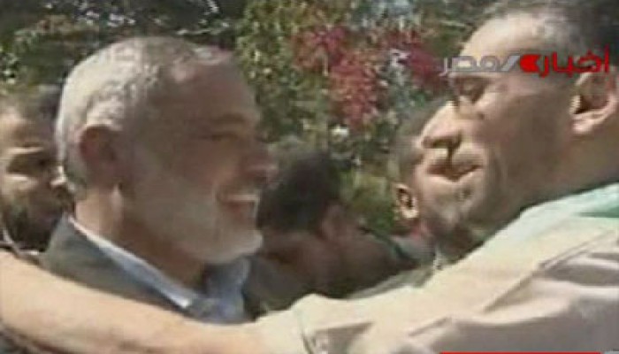 هنية يستقبل أسرى غزة وعباس ودويك بالضفة