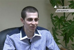 جلعاد شاليط: تحرير جميع الأسرى الفلسطينيين يسعدني