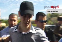 تسليم شاليط إلى مصر تمهيدًا لنقله للكيان الصهيوني