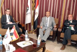 "الحرية والعدالة" يستقبل وفدًا دبلوماسيًّا من اليونان