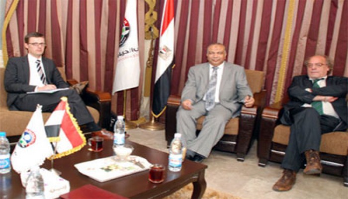 "الحرية والعدالة" يستقبل وفدًا دبلوماسيًّا من اليونان