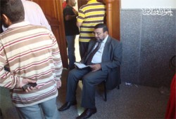 أكرم الشاعر يتقدم بأوراقه في بورسعيد