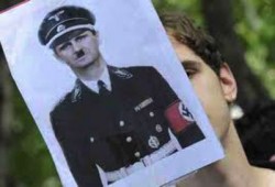 سوريا تتظاهر ضد "بشار" وأحرار الجيش يواجهون ميليشياته